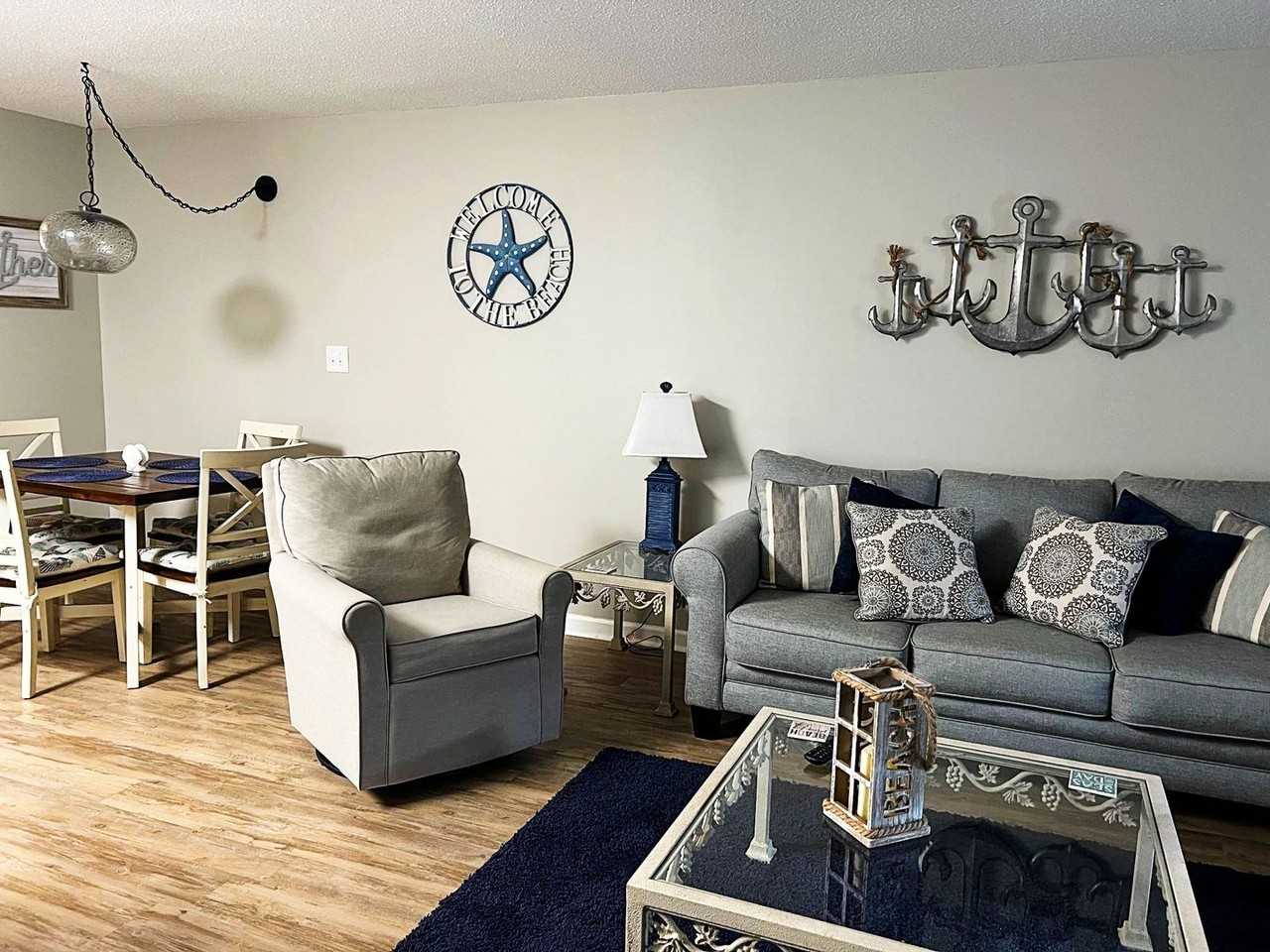 1095 Plantation Dr - Photo 4 of 13