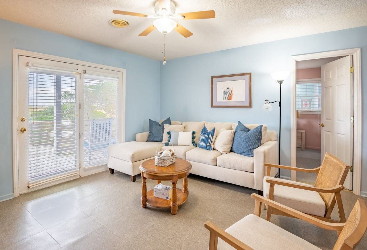 403 Carolina Beach Avenue South - Photo 7 of 24