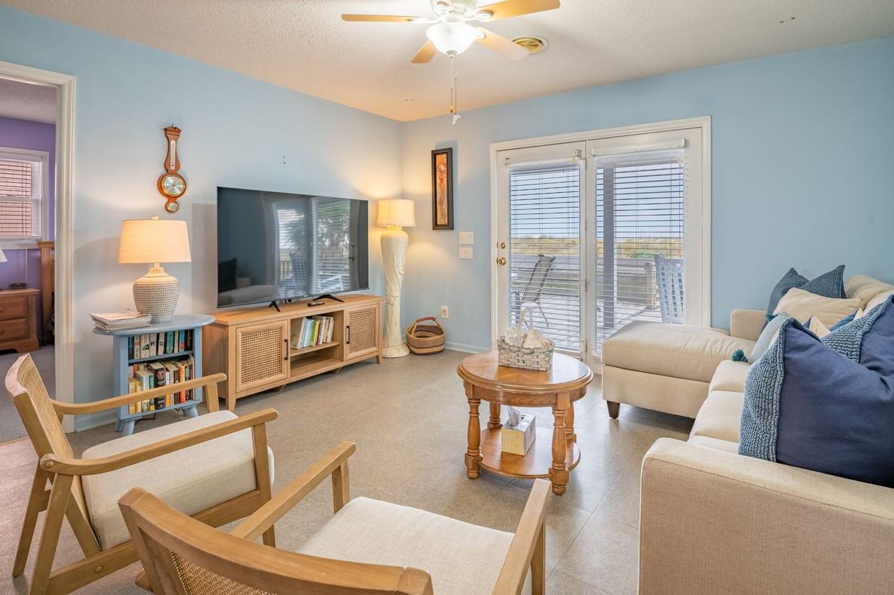 403 Carolina Beach Avenue South - Photo 6 of 24