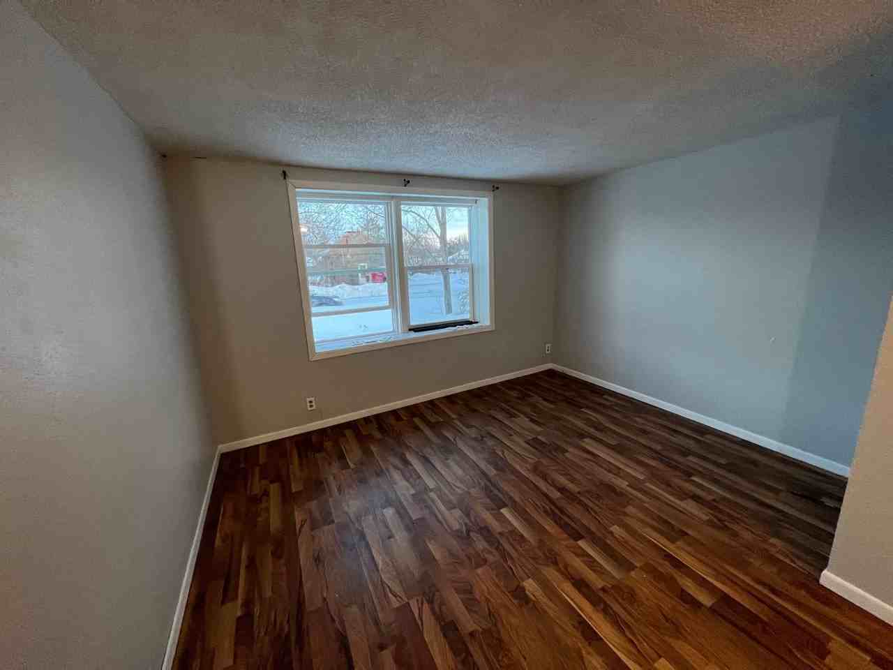 411 2nd St Sw - Photo 3 of 8
