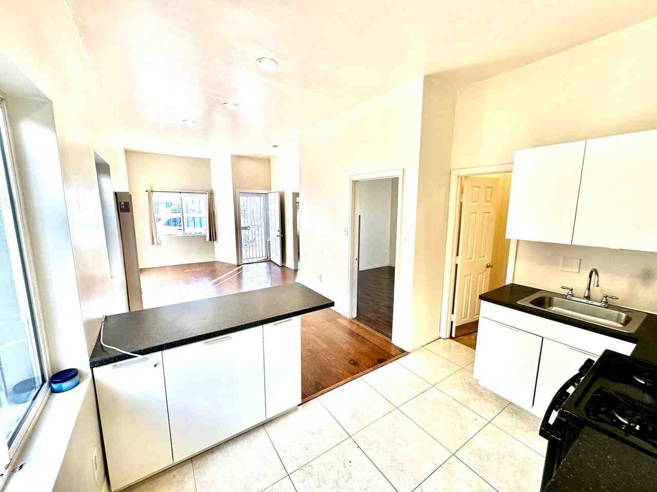 225 E Eagle St - Photo 3 of 10