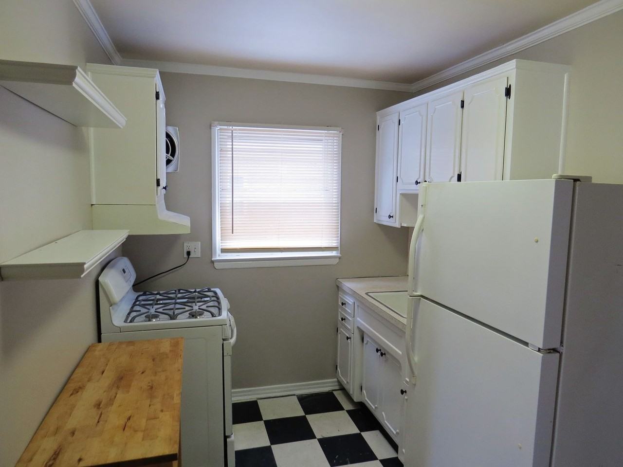 227 Kensington Rd S - Photo 2 of 11