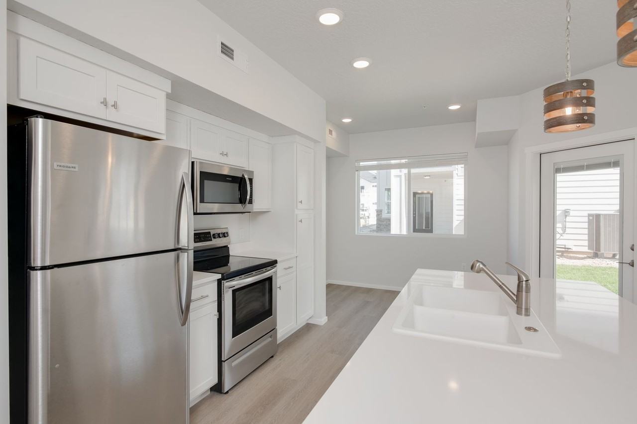 5017 Farnum Ln #201 - Photo 4 of 17