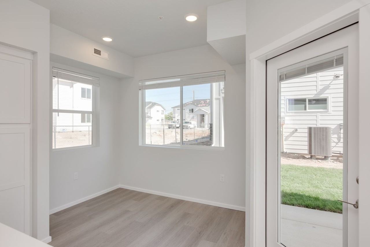 5213 Farnum Lane #202 - Photo 6 of 13