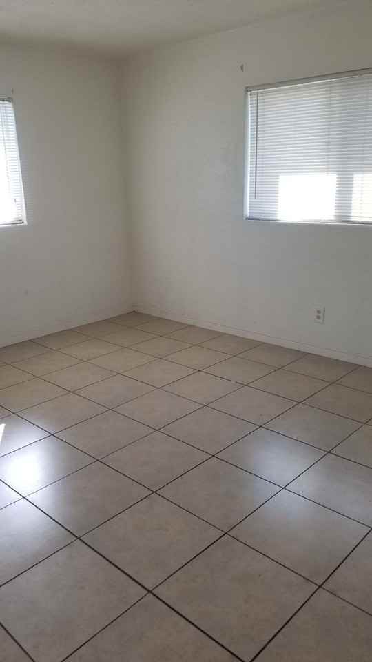 2190 S Palmetto Ave #7 - Photo 3 of 6