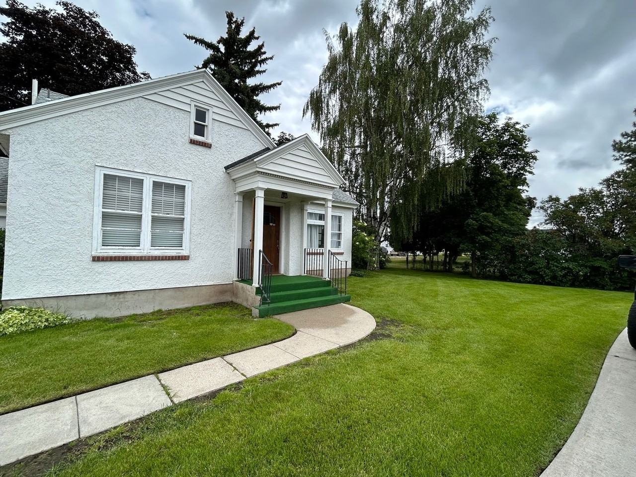 1046 S 1st St - Photo 2 of 26