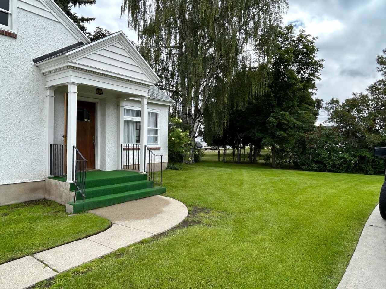 1046 S 1st St - Photo 3 of 26