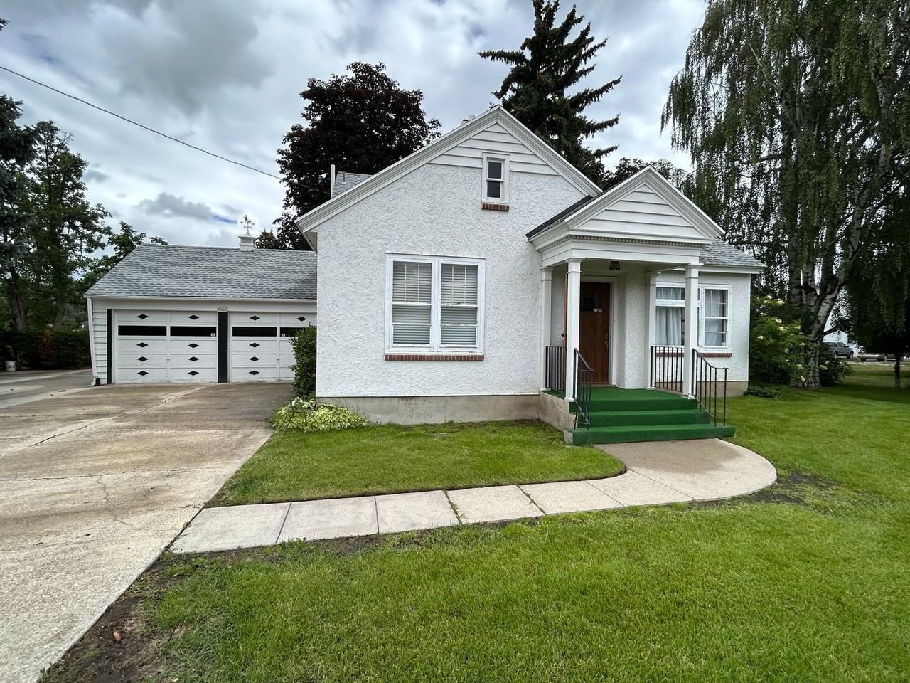 1046 S 1st St - Photo 4 of 26