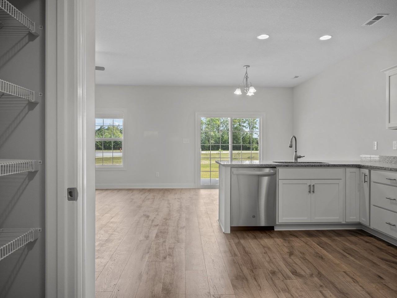 207 Verrazzano Ln - Photo 3 of 30