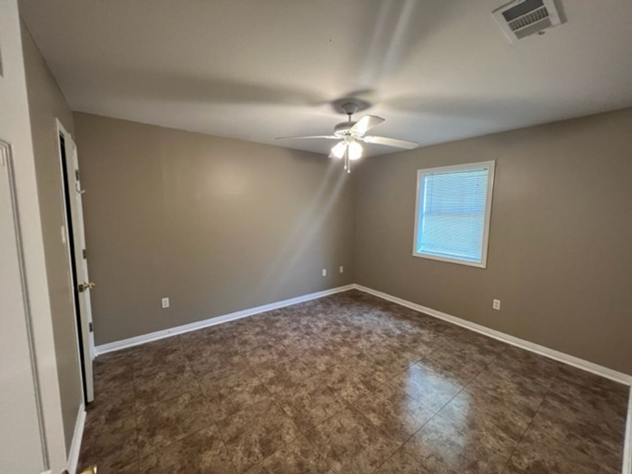4334 Eileen St - Photo 5 of 13