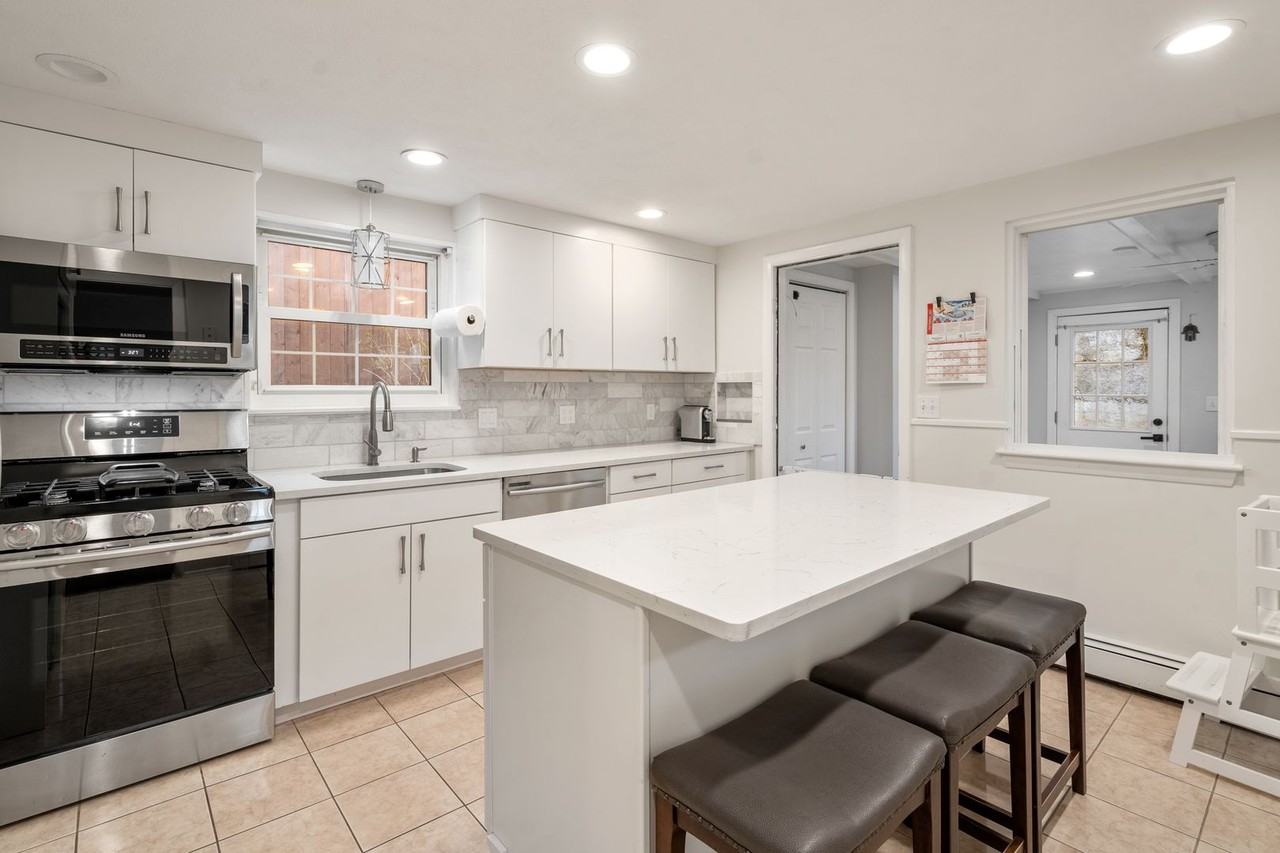 20 Elmwood Ave - Photo 3 of 26