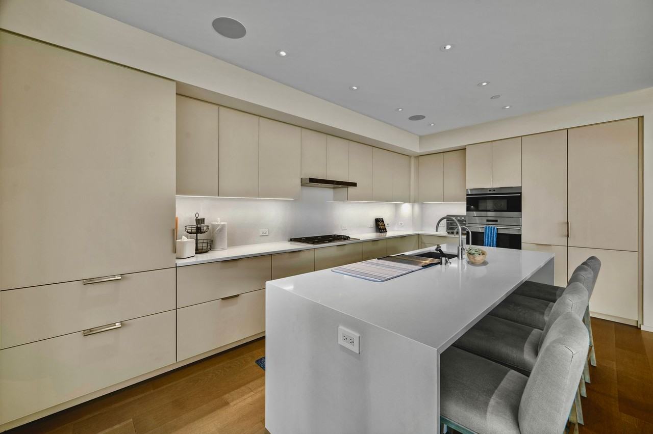 1388 Ala Moana Blvd #3300 - Photo 7 of 30