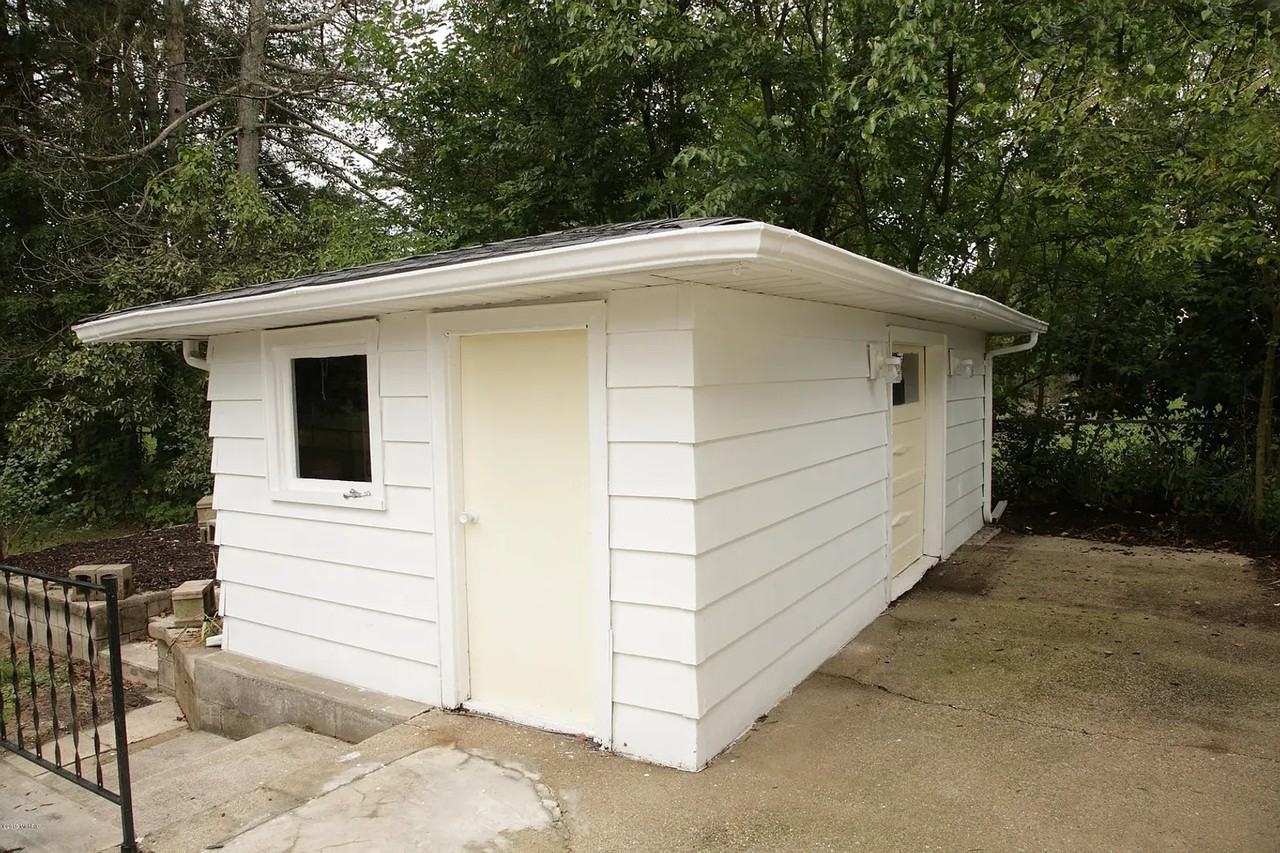 6324 Twilight Ave - Photo 2 of 11