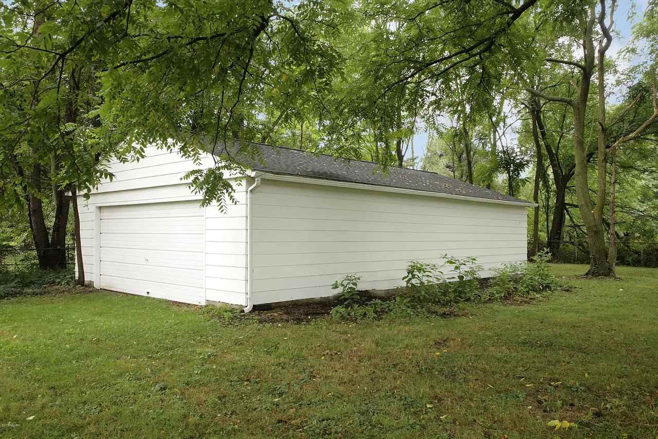 6324 Twilight Ave - Photo 3 of 11