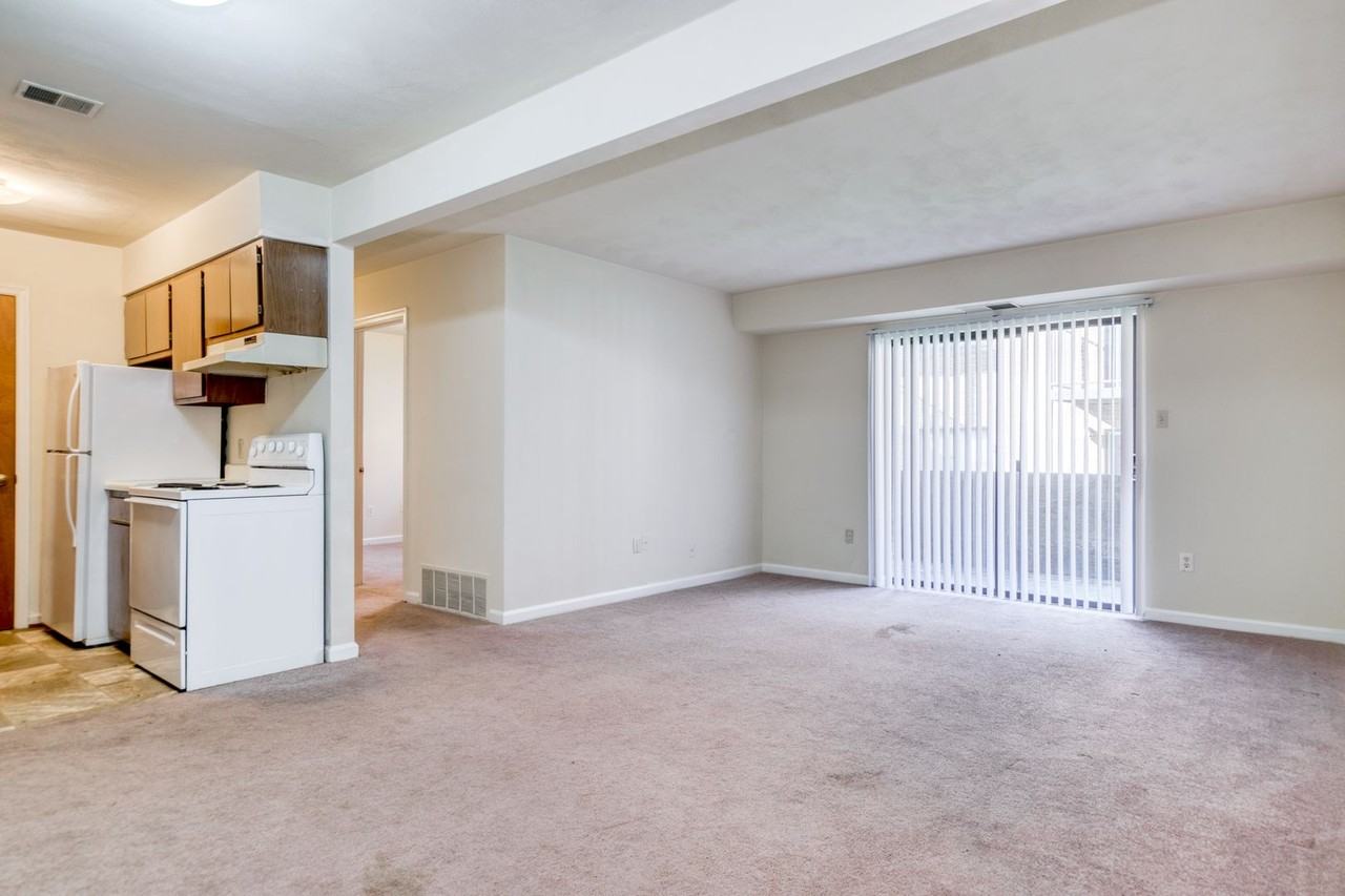 909 Montgomery St #B - Photo 2 of 9