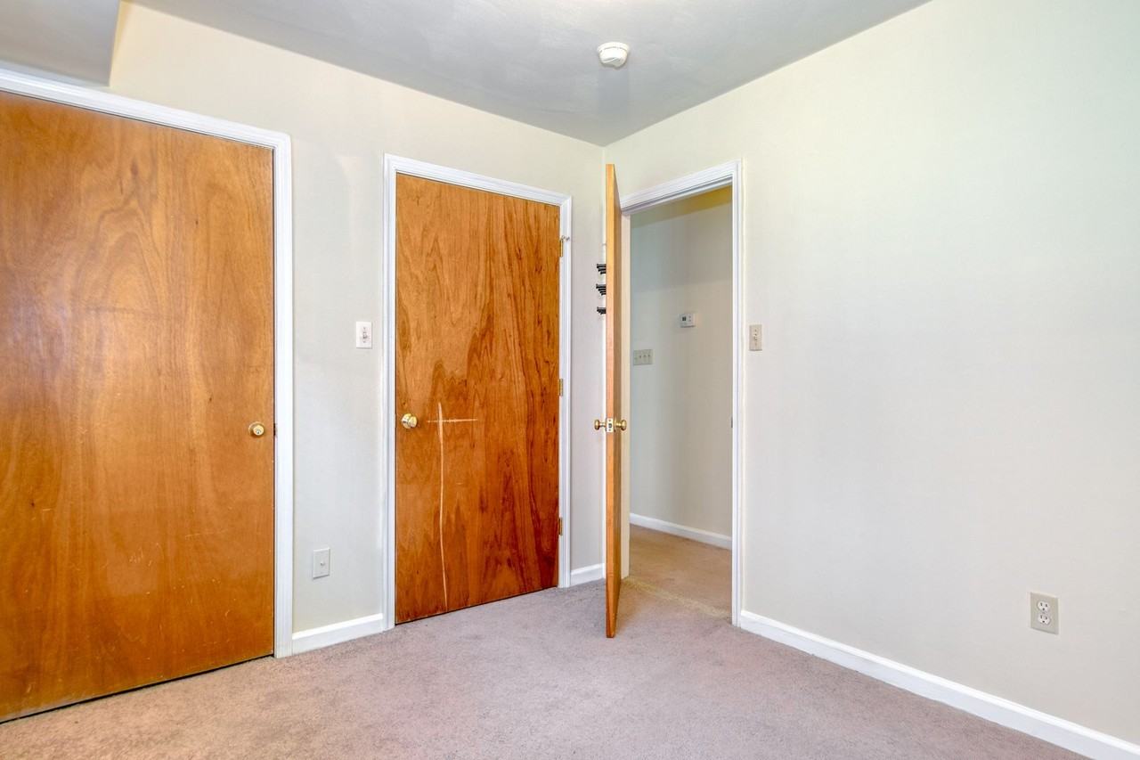 909 Montgomery St #B - Photo 6 of 9