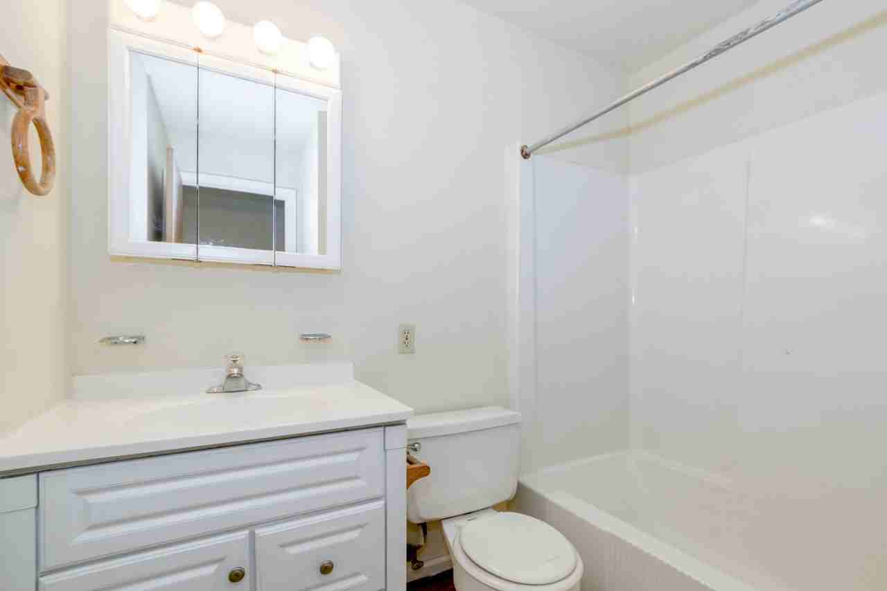 909 Montgomery St #B - Photo 7 of 9