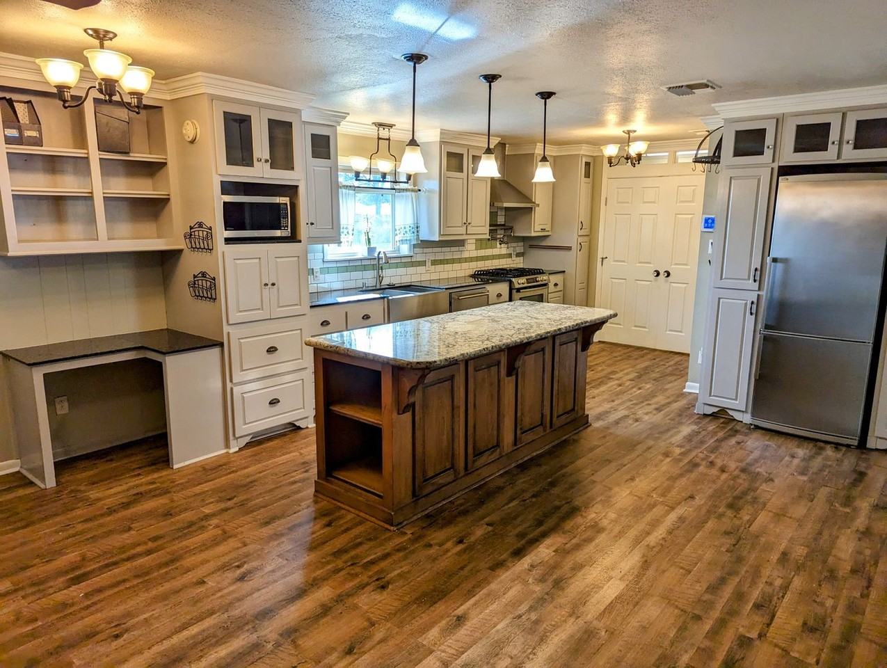 219 Cheyenne Cir - Photo 3 of 26