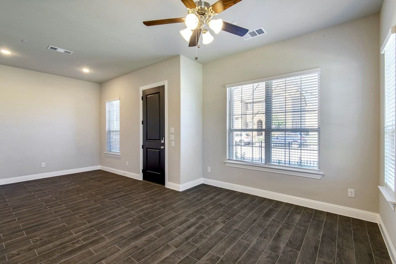 6298 Blythe Dr - Photo 5 of 25
