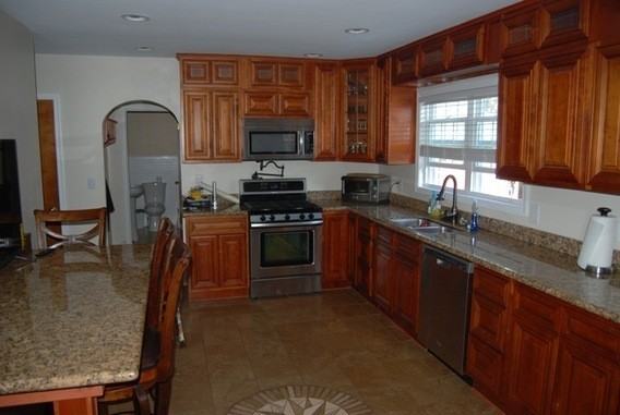 72 Matthews St - Photo 2 of 10