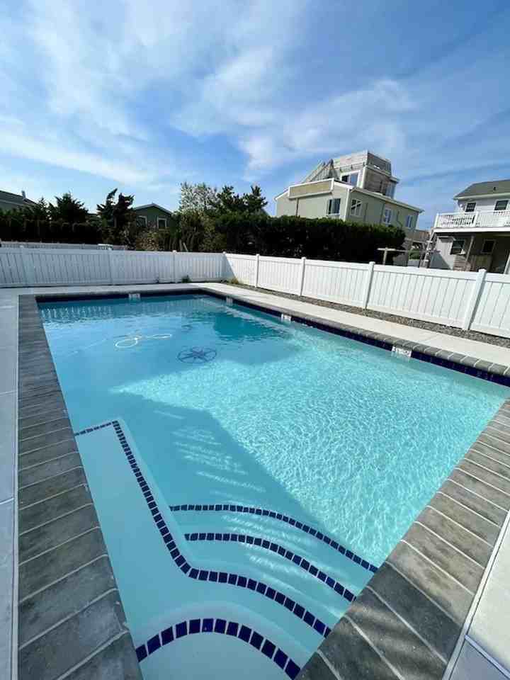 325 7th Street - Photo 2 of 19