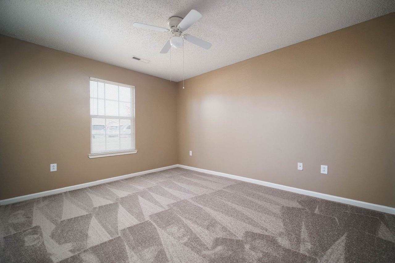 17960 Arrowhead Dr - Photo 2 of 20