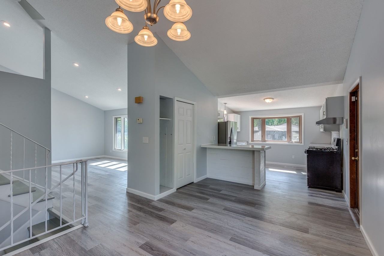 617 Marshall St Ne - Photo 2 of 29