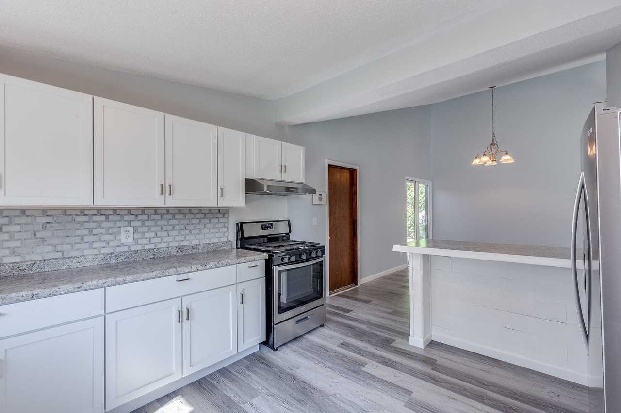 617 Marshall St Ne - Photo 3 of 29