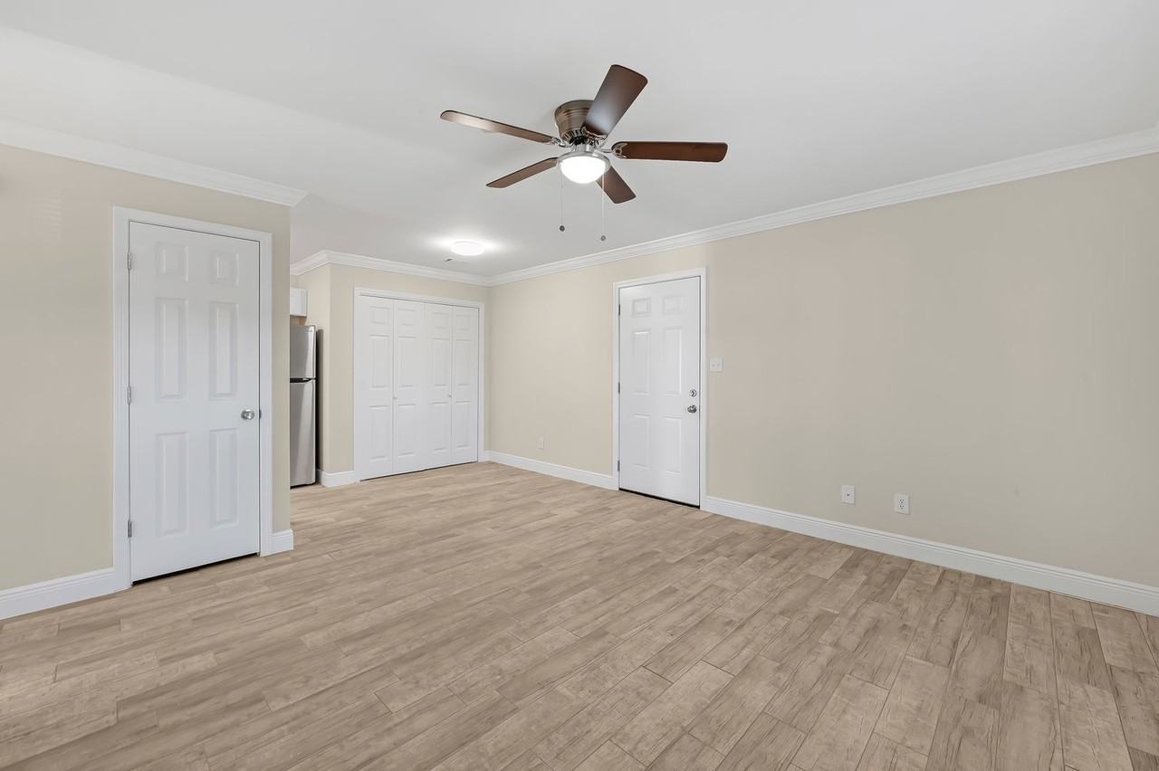 22615 Mattingly St - Photo 2 of 32