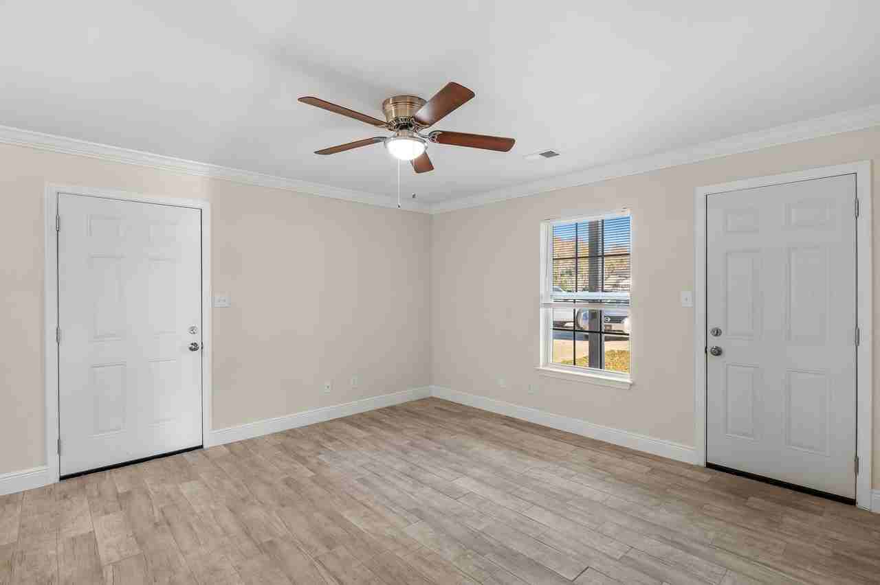 22615 Mattingly St - Photo 6 of 32