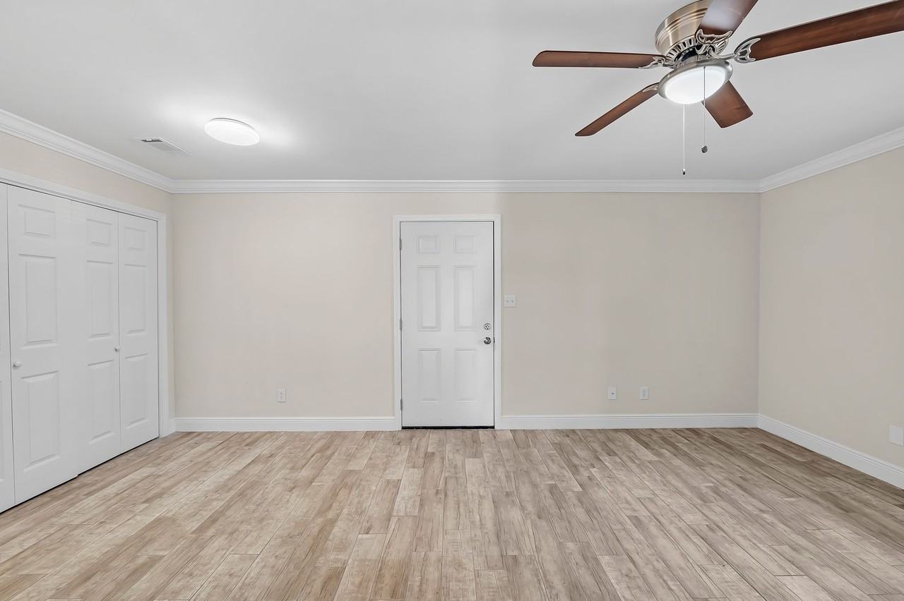 22615 Mattingly St - Photo 7 of 32