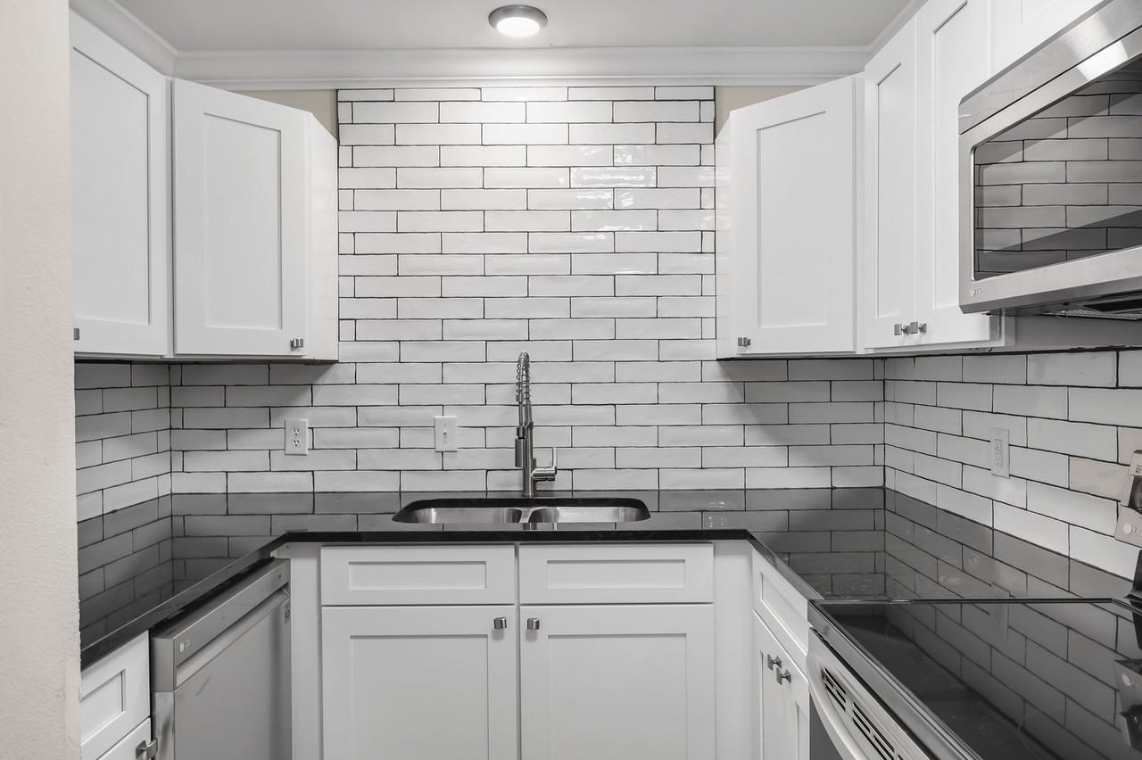 22615 Mattingly St - Photo 7 of 32