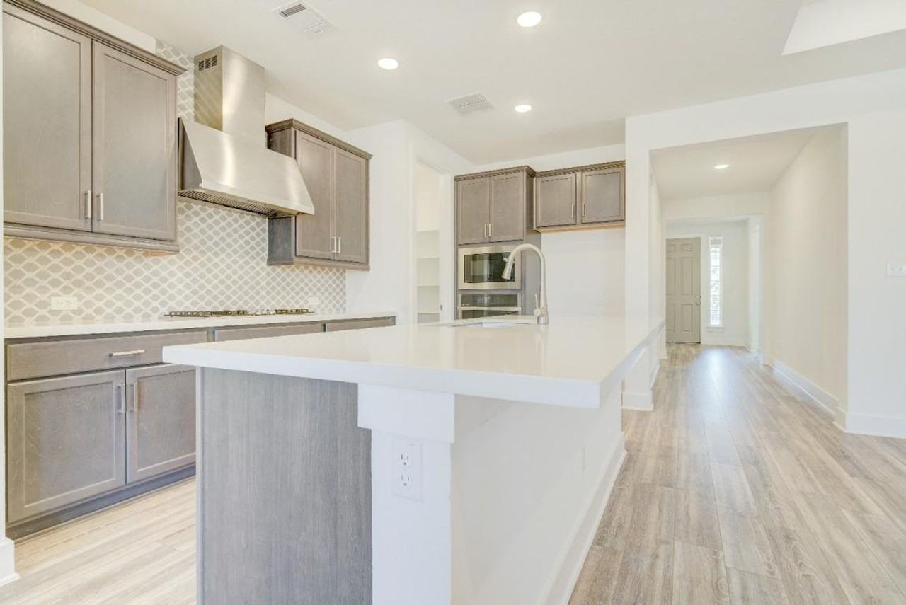 1845 Donetto Dr - Photo 4 of 16