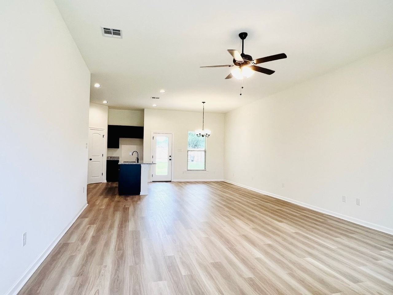 204 Vagabond Way - Photo 2 of 23