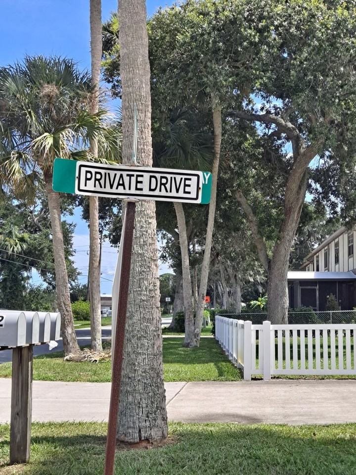 1904 South Riverside Drive - Photo 2 of 23