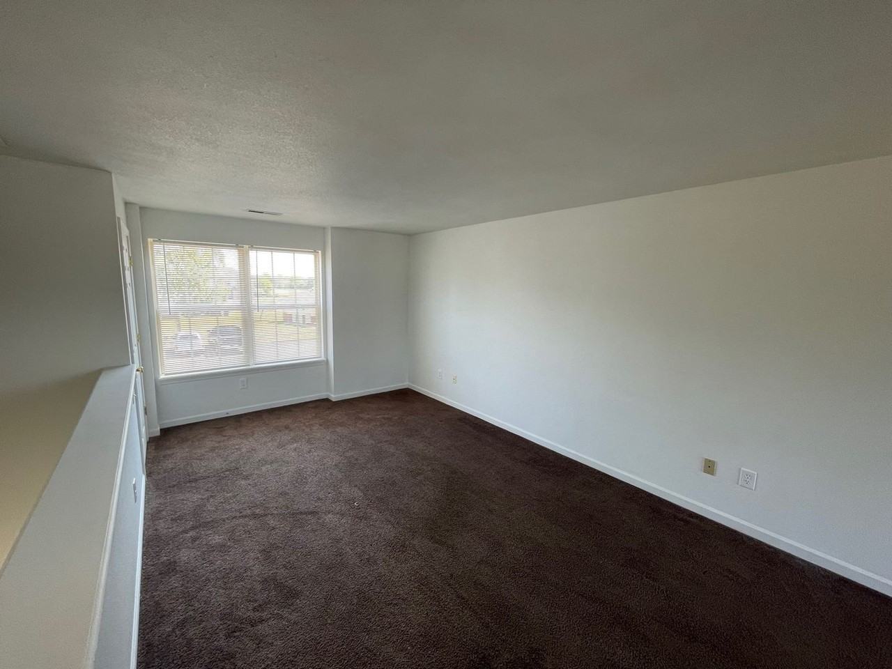 1302 N Liberty Cir W - Photo 2 of 12