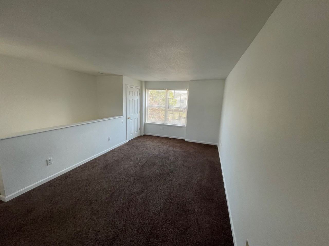 1302 N Liberty Cir W - Photo 3 of 12