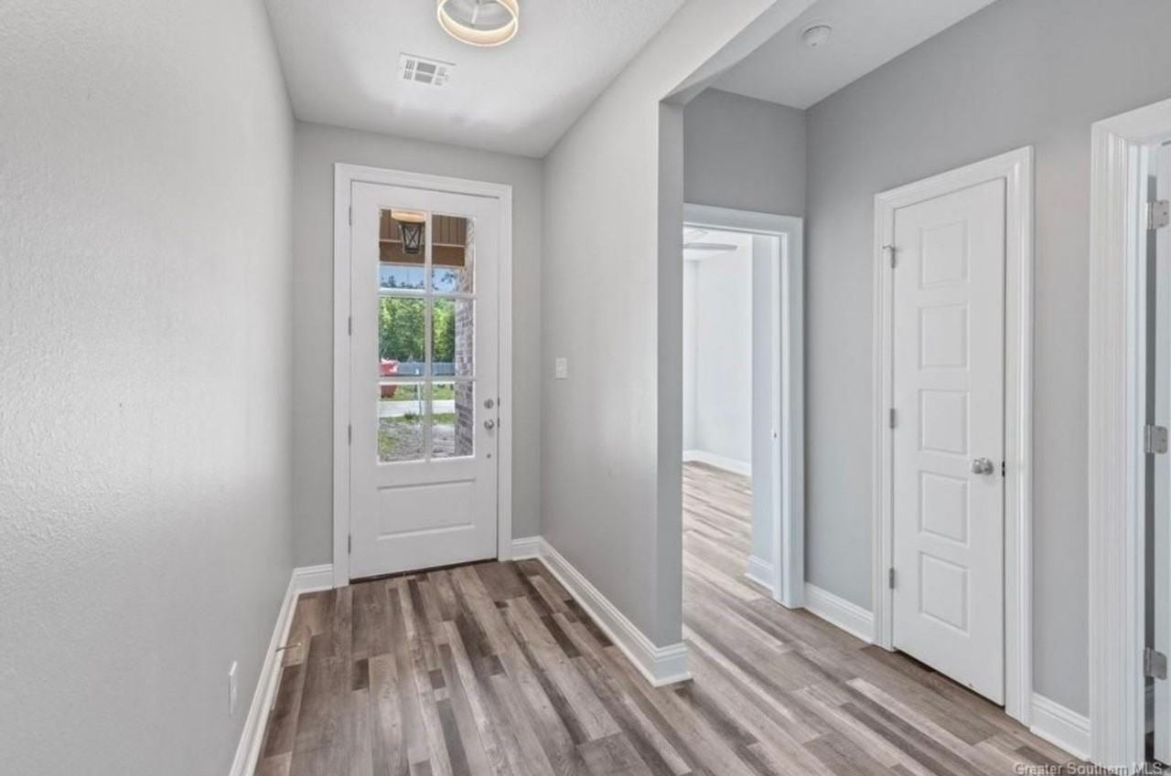 560 Sheila Dr - Photo 2 of 17