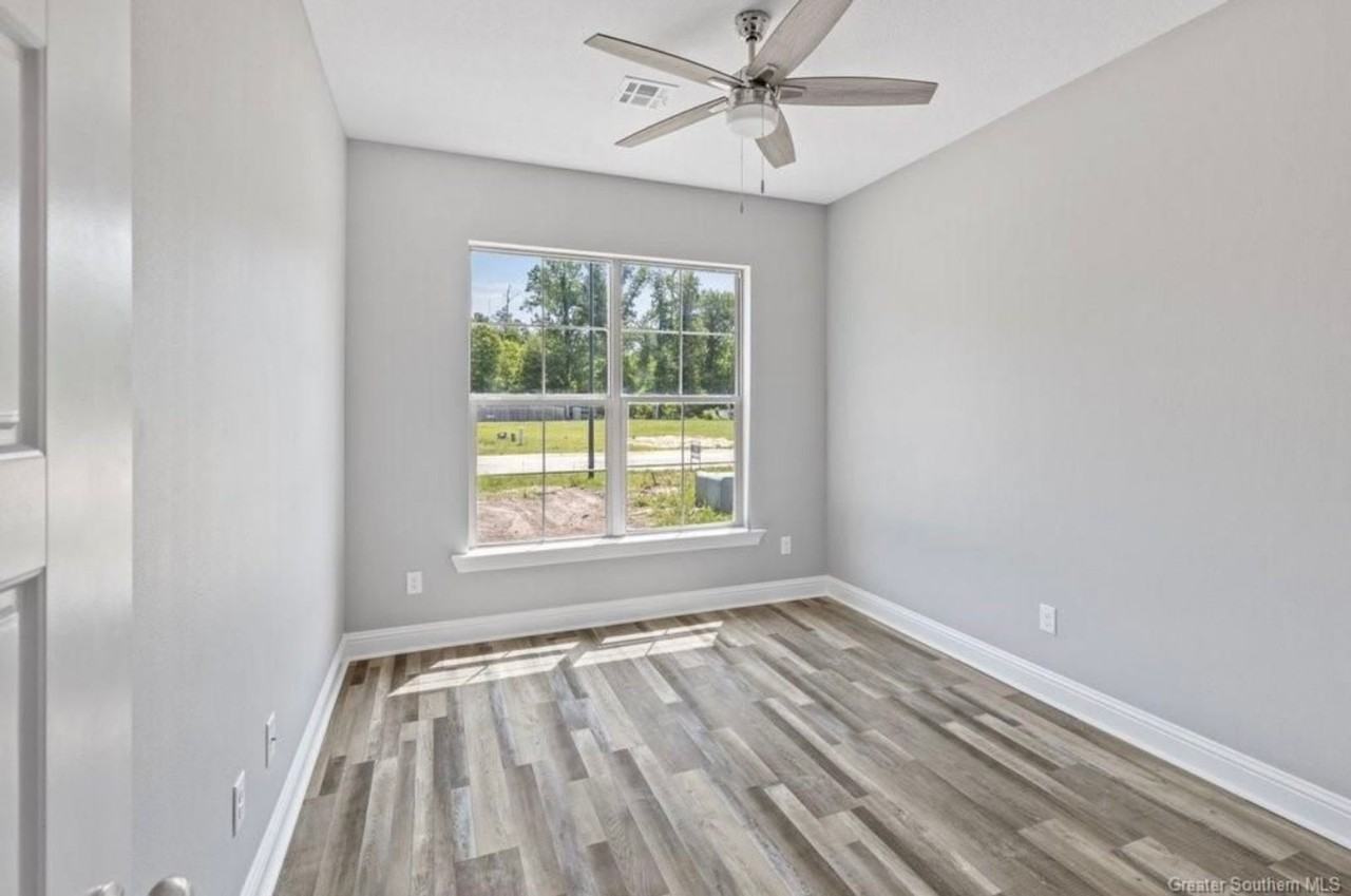 560 Sheila Dr - Photo 3 of 17