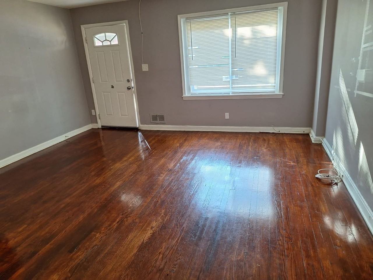 1406 Locust St - Photo 3 of 16