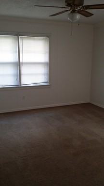 707 E Moore St - Photo 3 of 15