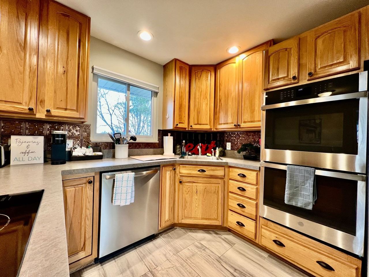 6268 Mullen Rd - Photo 3 of 27