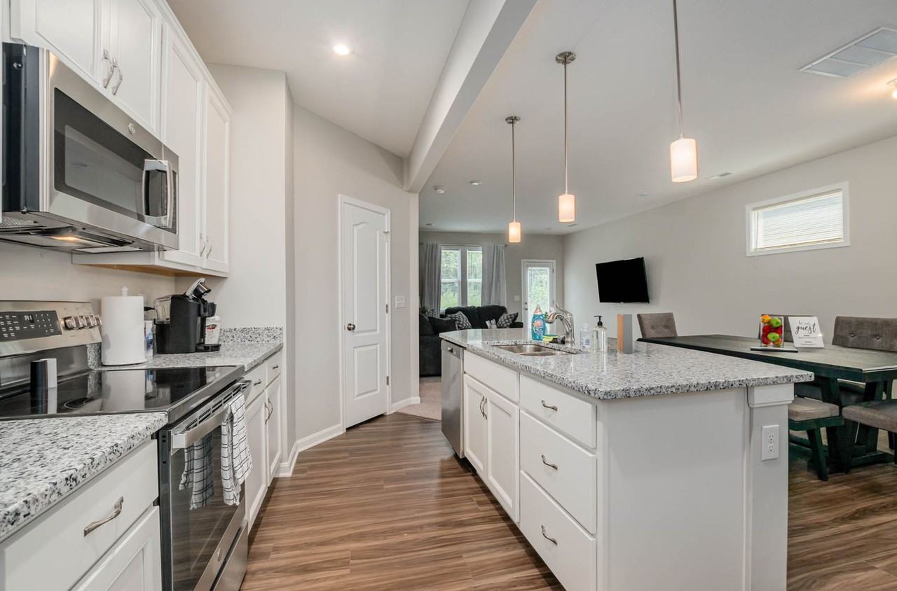 950 Southline Dr - Photo 2 of 24