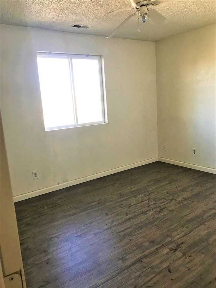 349 Gahart Dr - Photo 7 of 9