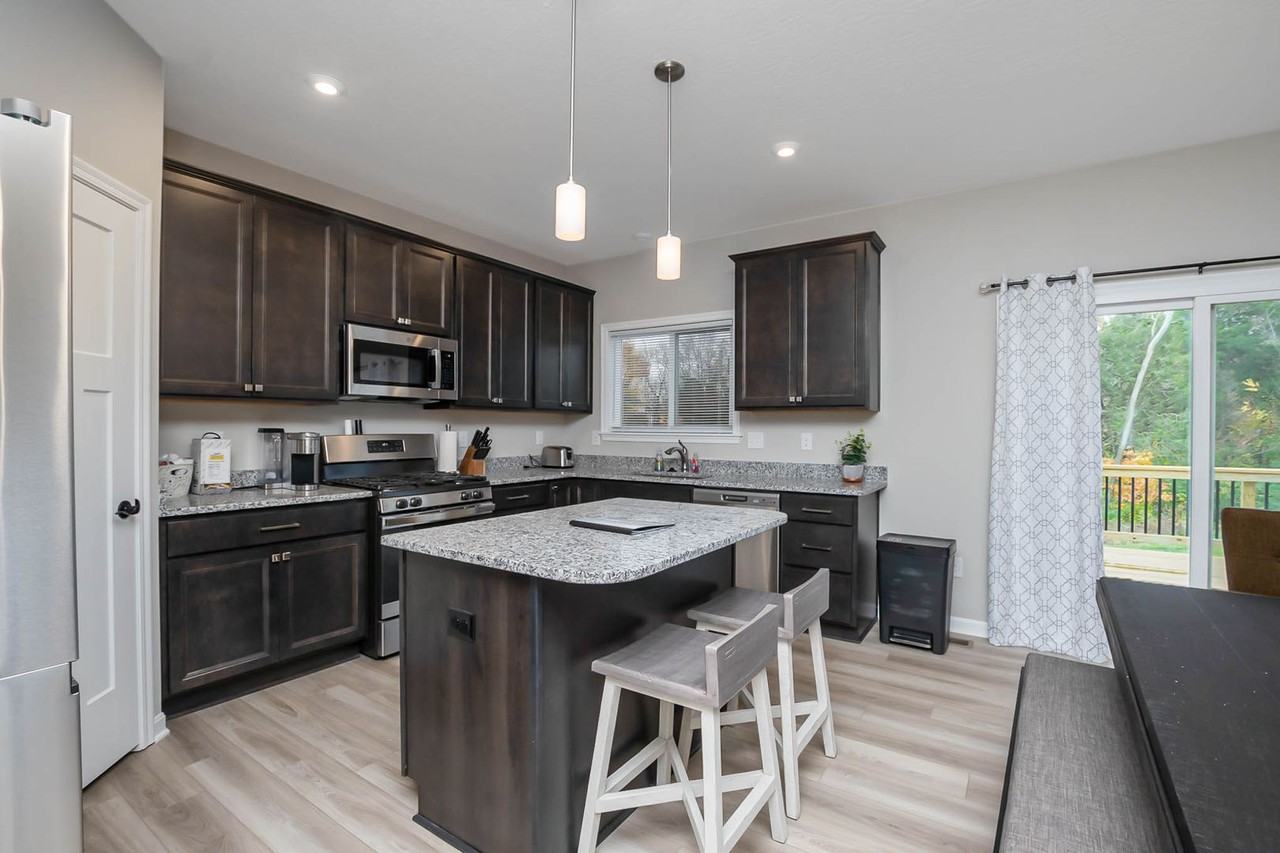 5762 Azra Ct - Photo 7 of 25