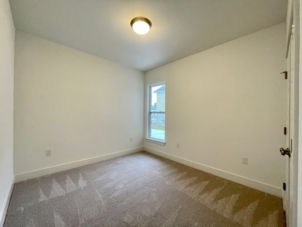 25279 Burlington Dr - Photo 4 of 14