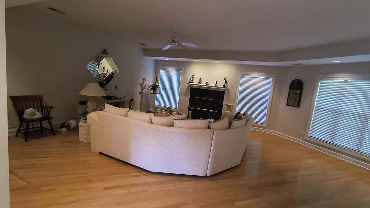 423 Brightwood Dr - Photo 4 of 48