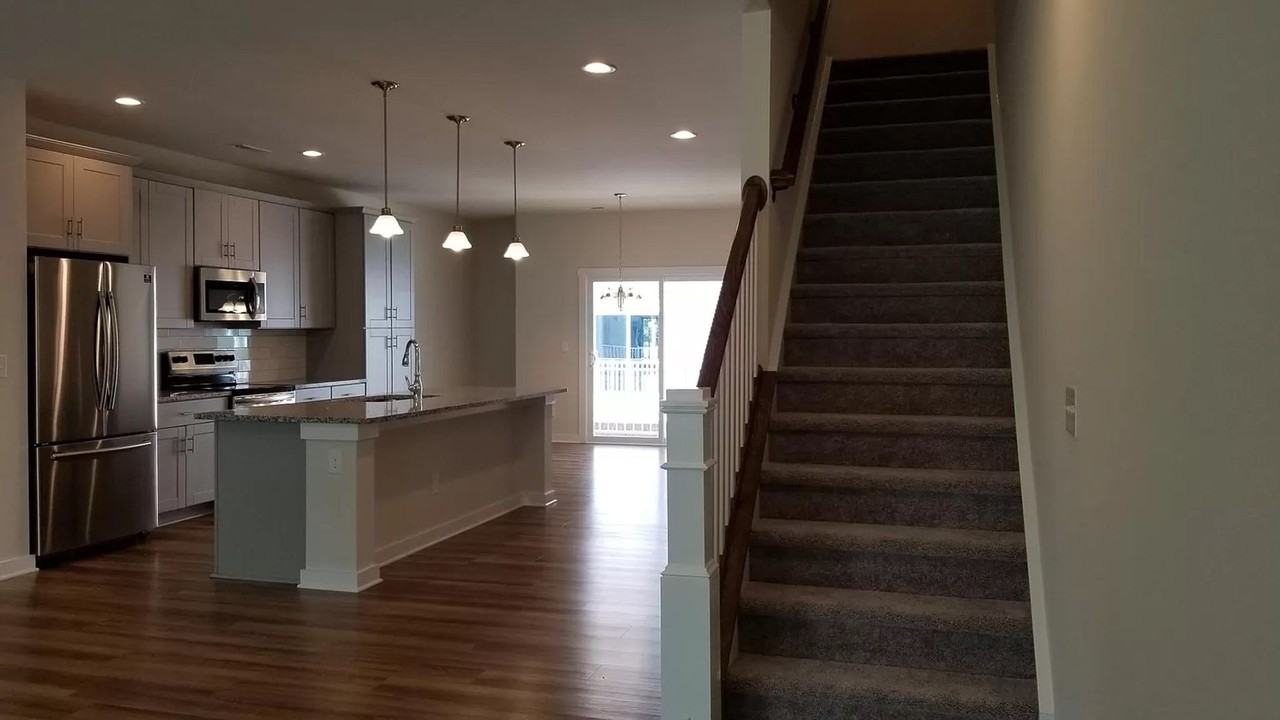 1024 Sharon Towns Dr - Photo 6 of 34