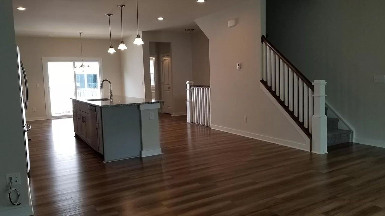 1024 Sharon Towns Dr - Photo 7 of 34