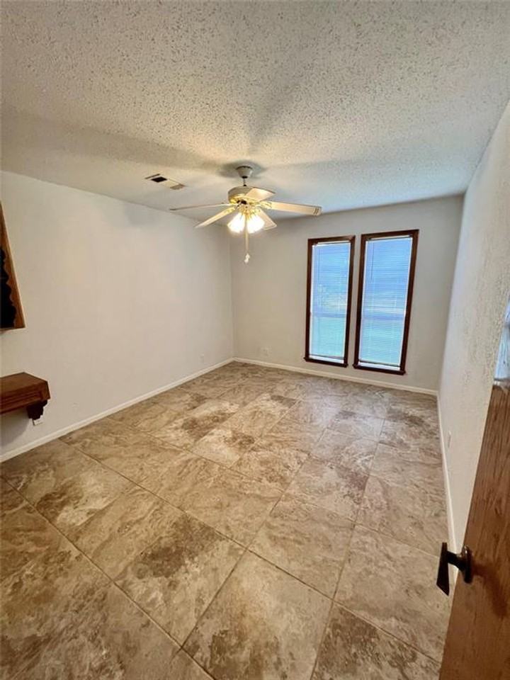 1602 Yokley Road - Photo 7 of 39